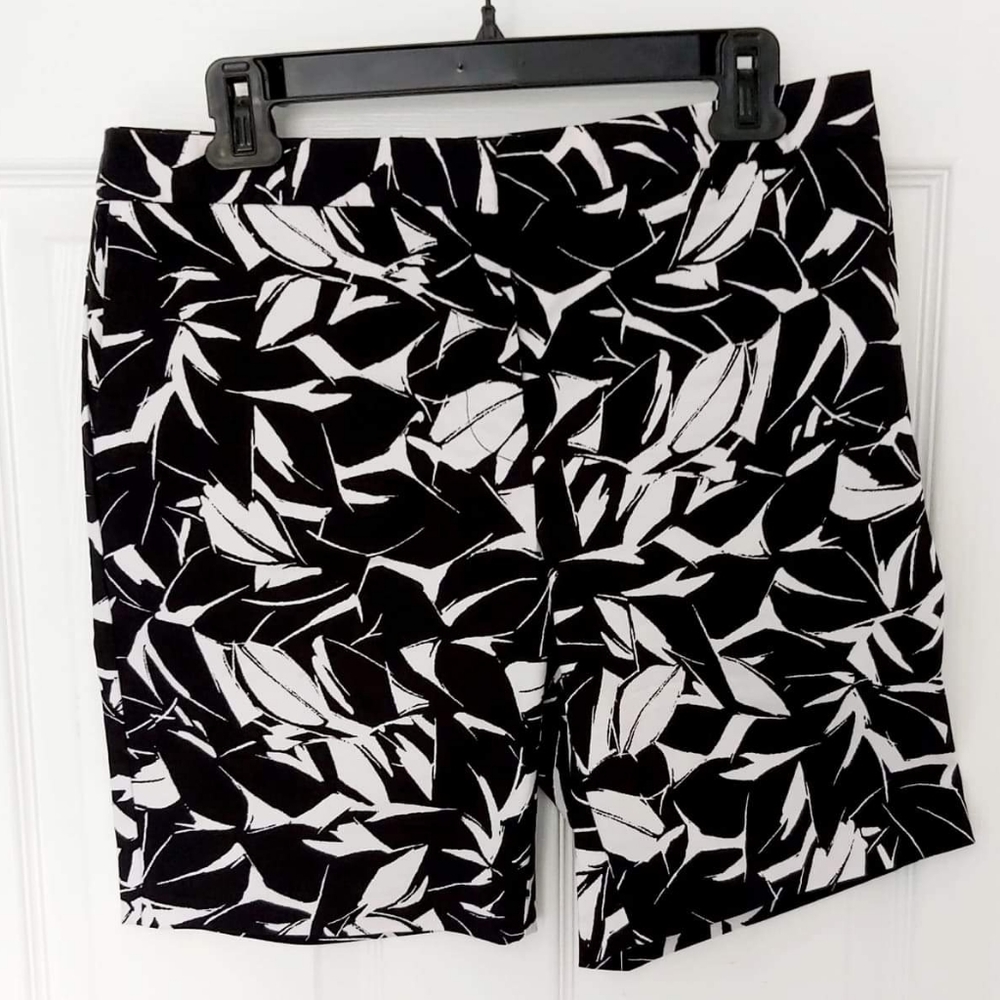Midi length Shorts w/ fun Pattern